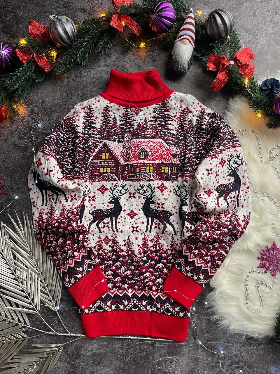 Светр з горлом "Хатинка в Лісі"